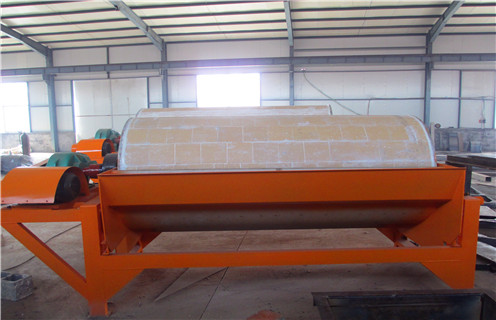 小型磁選機(jī)，生產(chǎn)中發(fā)揮小型磁選機(jī)的工作效率_輥式生產(chǎn)中發(fā)揮小型磁選機(jī)的工作效率_磁塊如何排列