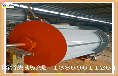 全磁　遠(yuǎn)力磁電生產(chǎn)的全磁滾筒通常安裝在輸送帶端頭上，使用環(huán)境更適用于大批量的礦石，谷物，沙子，砂礫，塑料，木材，碎玻璃，廢料等干性物料中的跟大含量的鐵屑，鐵片，鐵塊或者其他鐵磁性物料自動(dòng)分離。